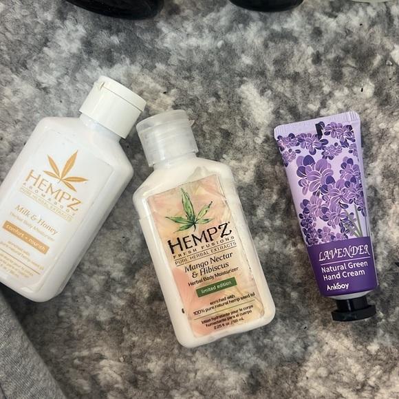 Lotion & skincare bundle - Picture 4 of 6